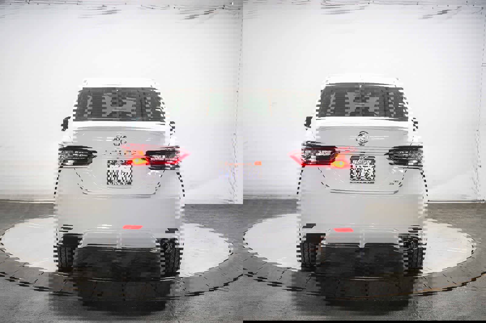 Certified 2021 Toyota Camry SE w/ Convenience Package image 6