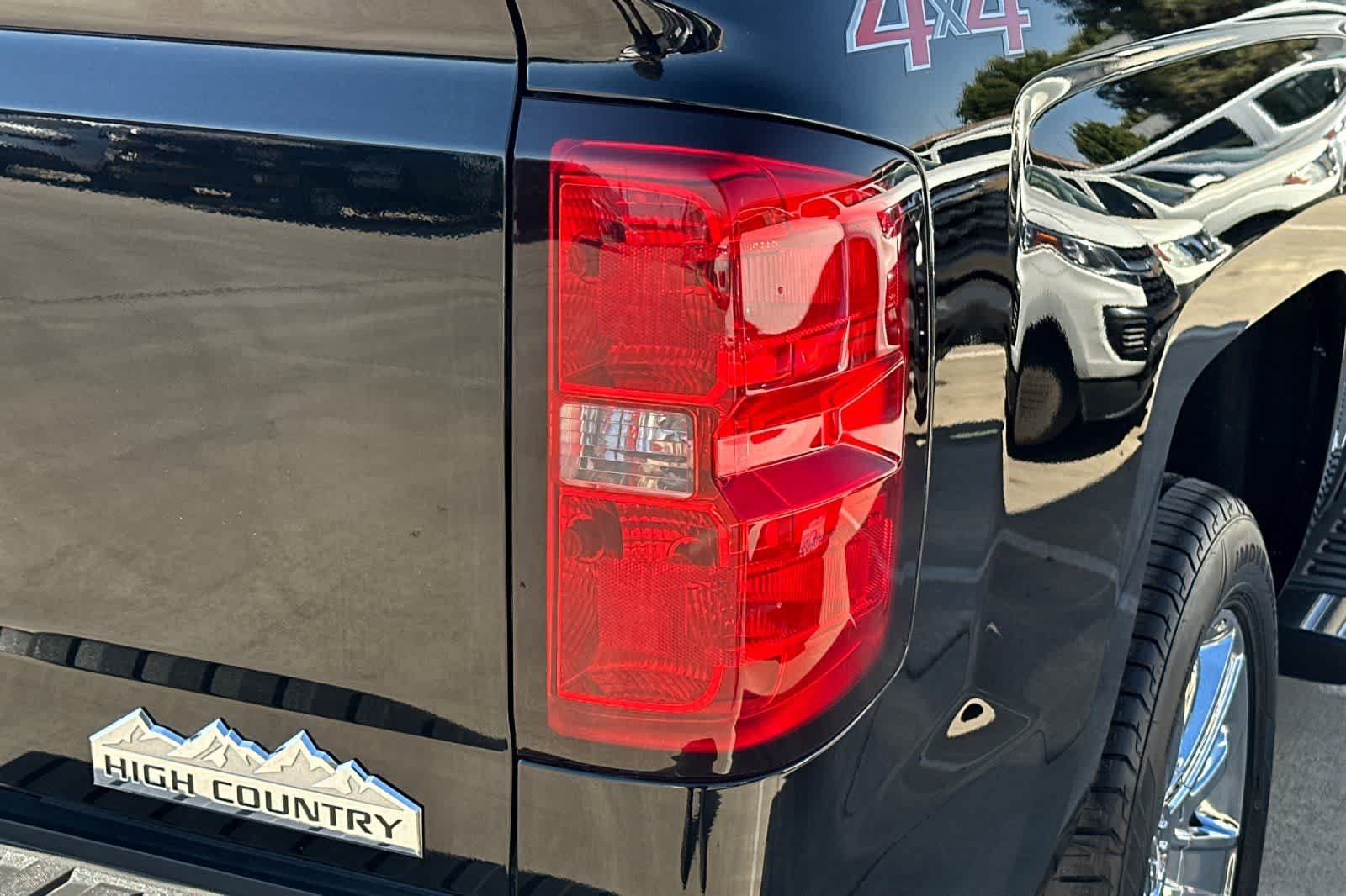 Used 2015 Chevrolet Silverado 1500 High Country w/ High Country Premium Package AWD/4WD image 31