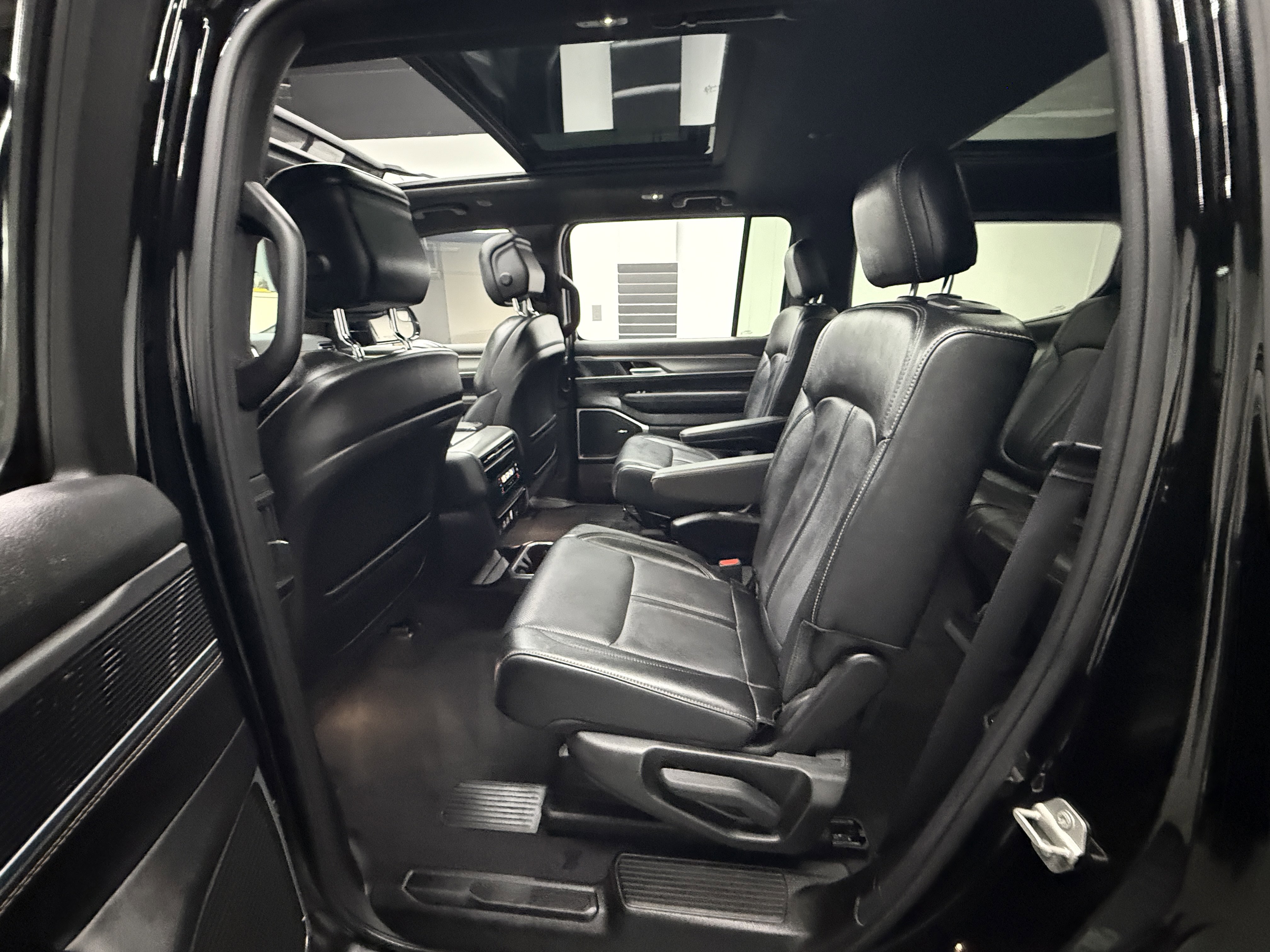 Used 2024 Jeep Wagoneer Series II image 27