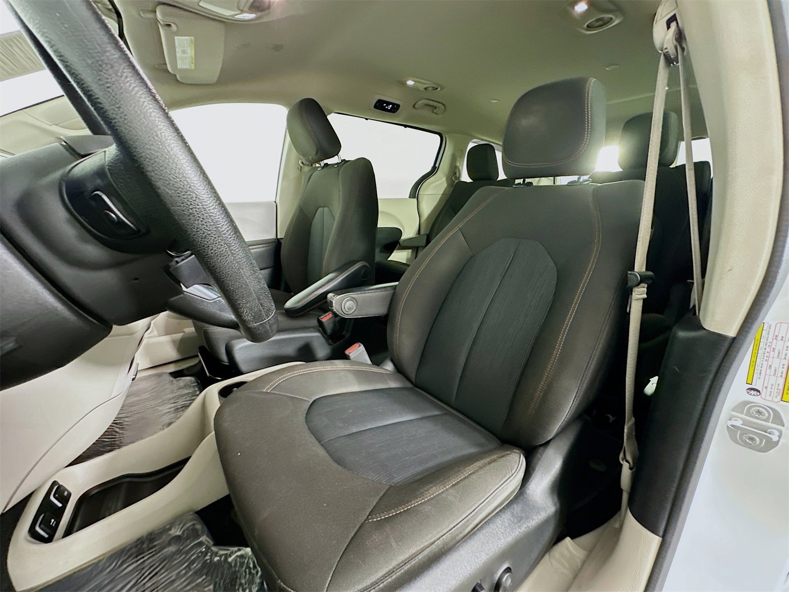 Used 2020 Chrysler Pacifica Touring image 19