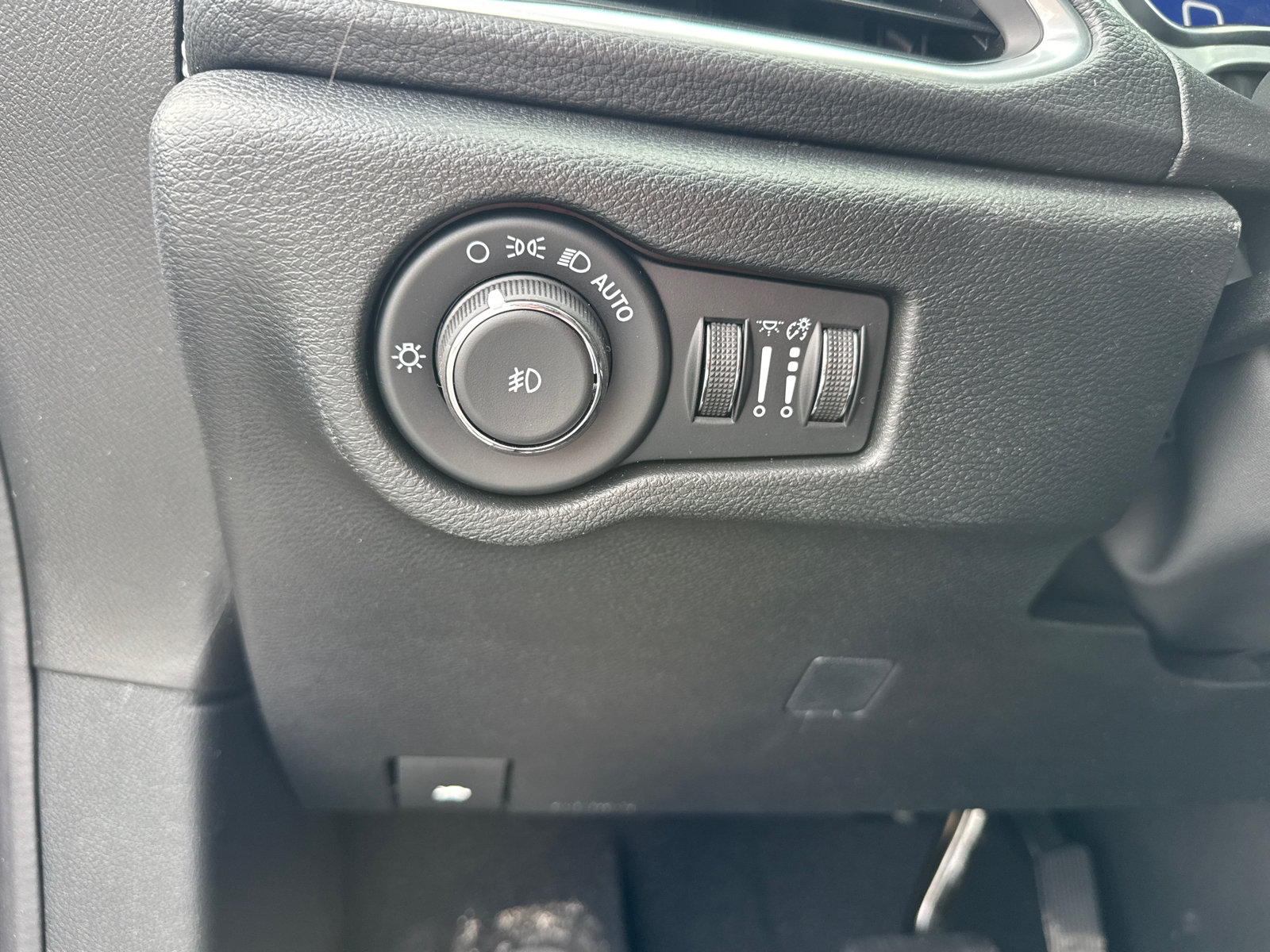 New 2026 Chrysler Pacifica Limited w/ S Appearance Package FWD image 16