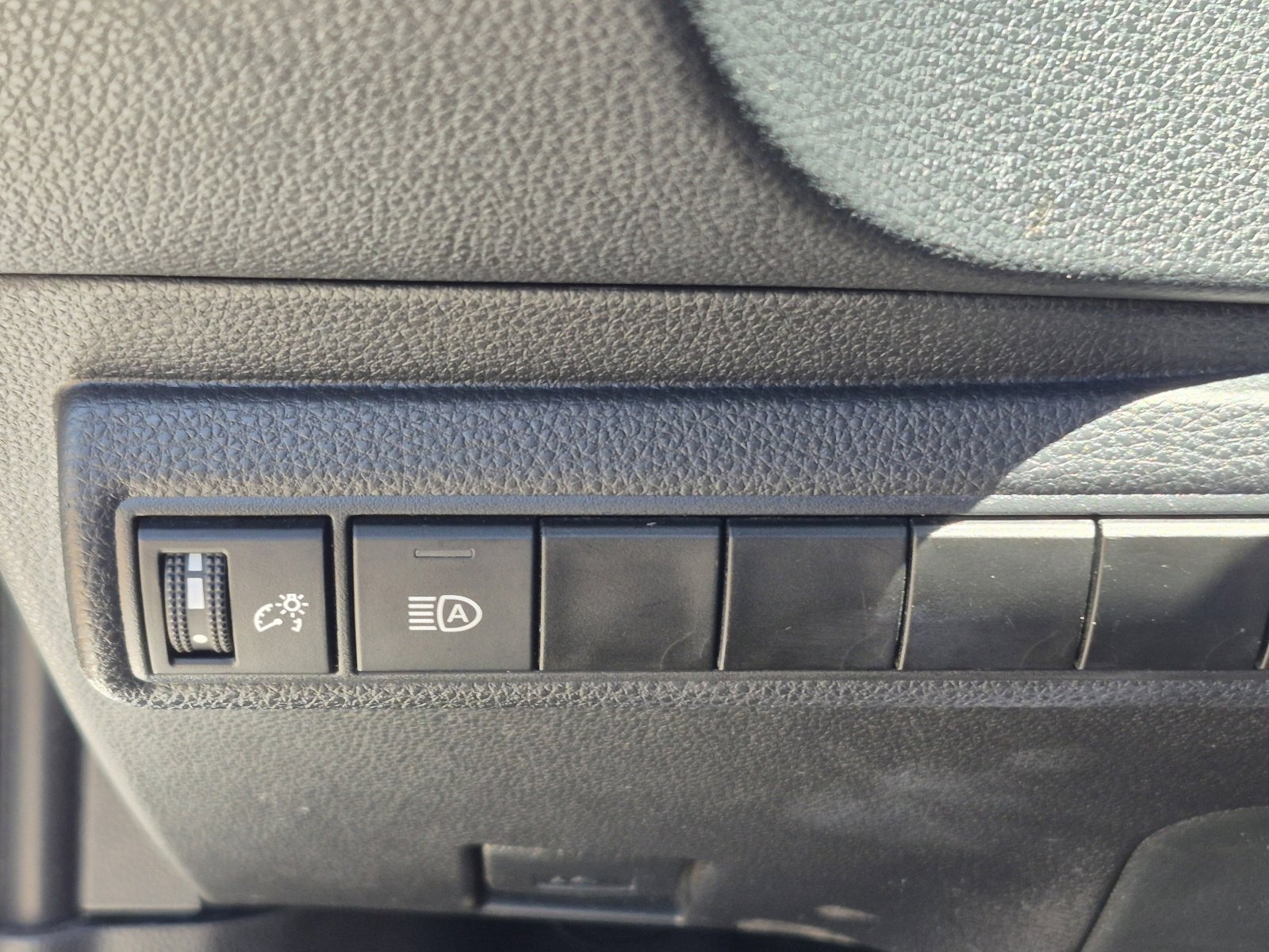 Used 2025 Toyota Corolla SE FWD image 34