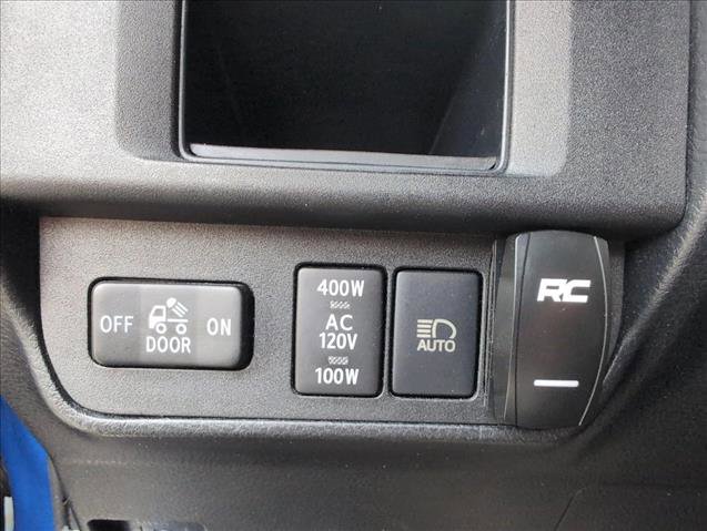 Used 2018 Toyota Tacoma TRD Sport w/ Technology Package image 16