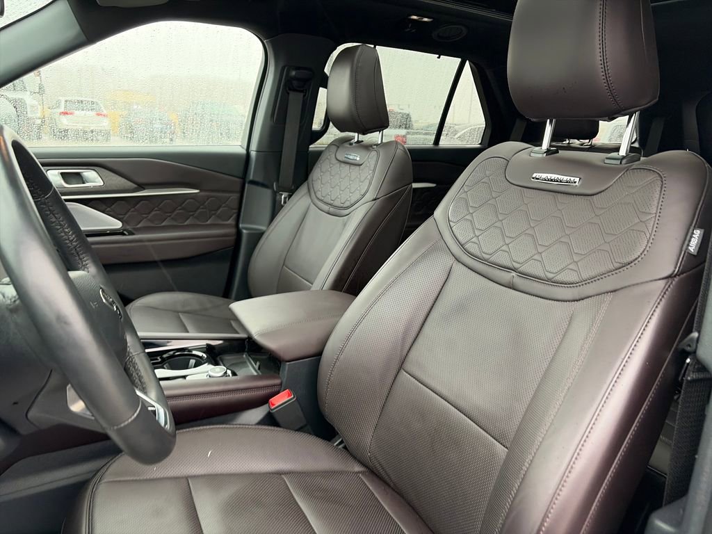 Used 2025 Ford Explorer Platinum w/ LUX Leather Package AWD/4WD image 19