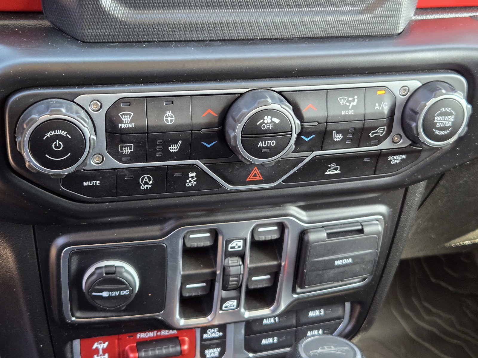 Used 2021 Jeep Gladiator Rubicon w/ Cold Weather Group AWD/4WD image 19