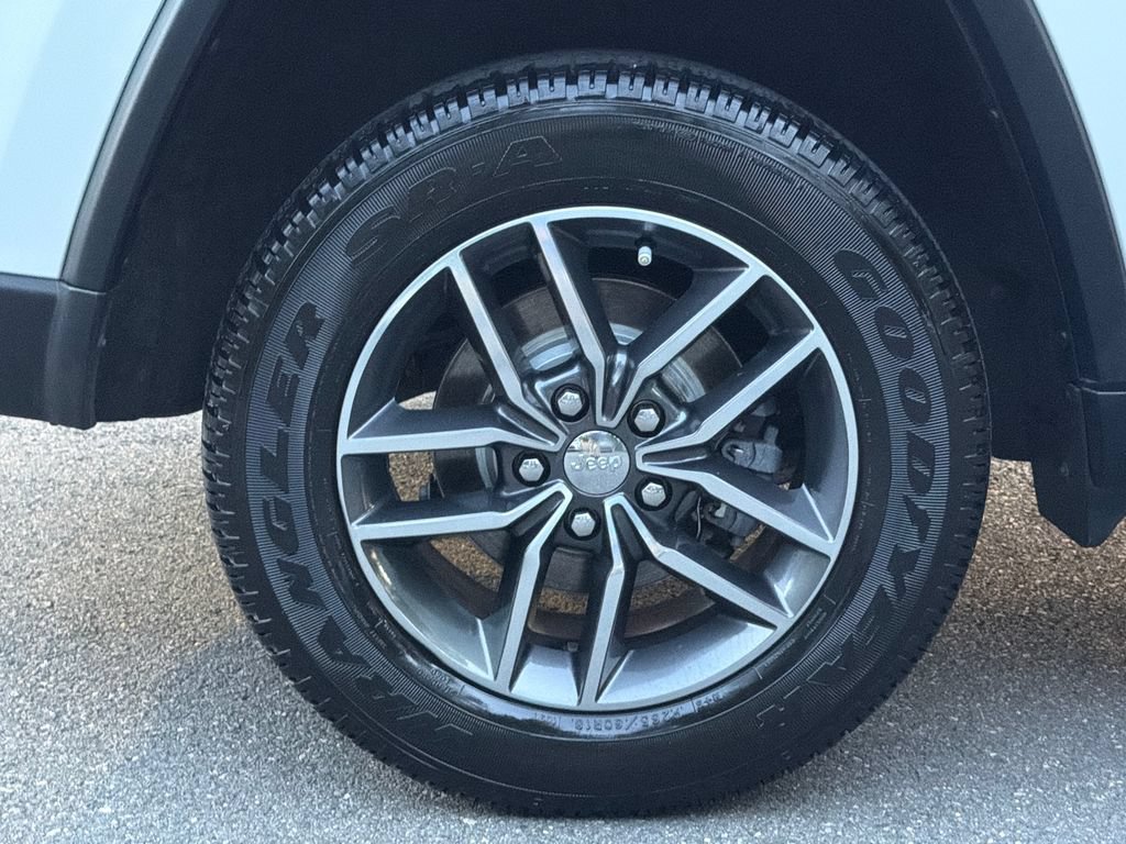 Used 2018 Jeep Grand Cherokee Limited AWD/4WD image 8