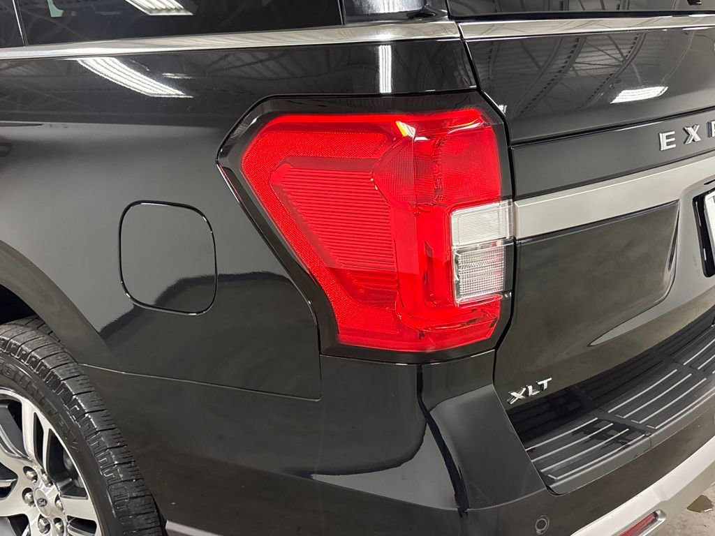 Used 2023 Ford Expedition XLT image 14