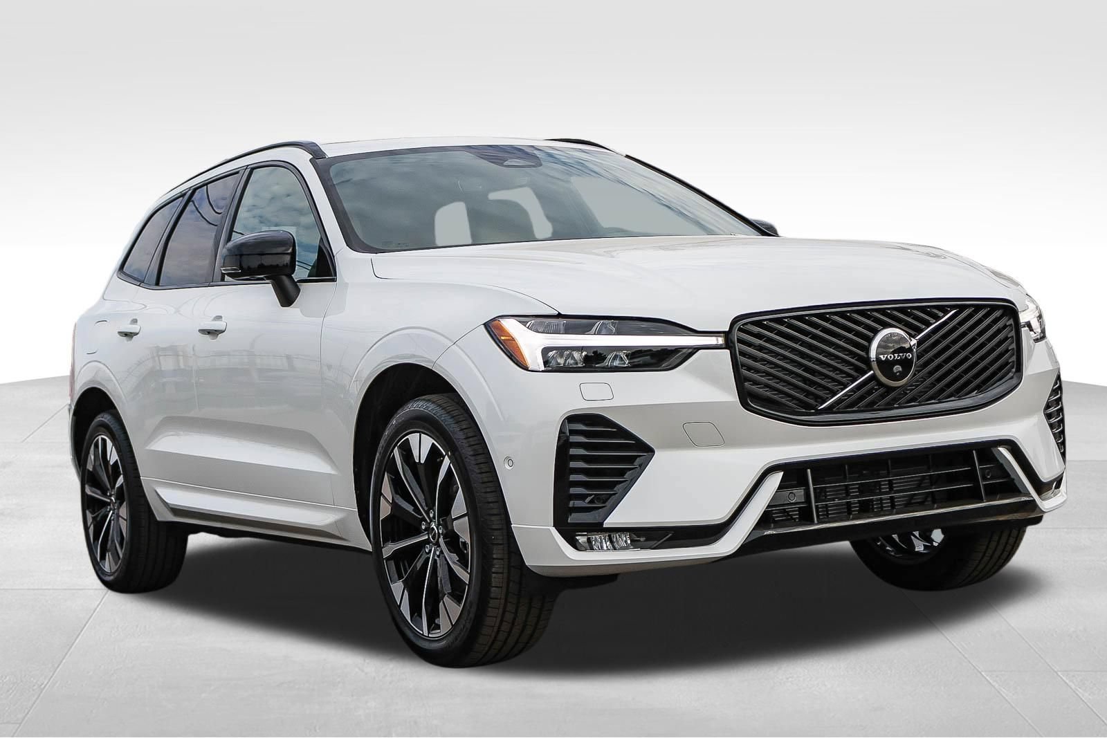 New 2027 Volvo XC60 B5 Plus AWD/4WD image 3