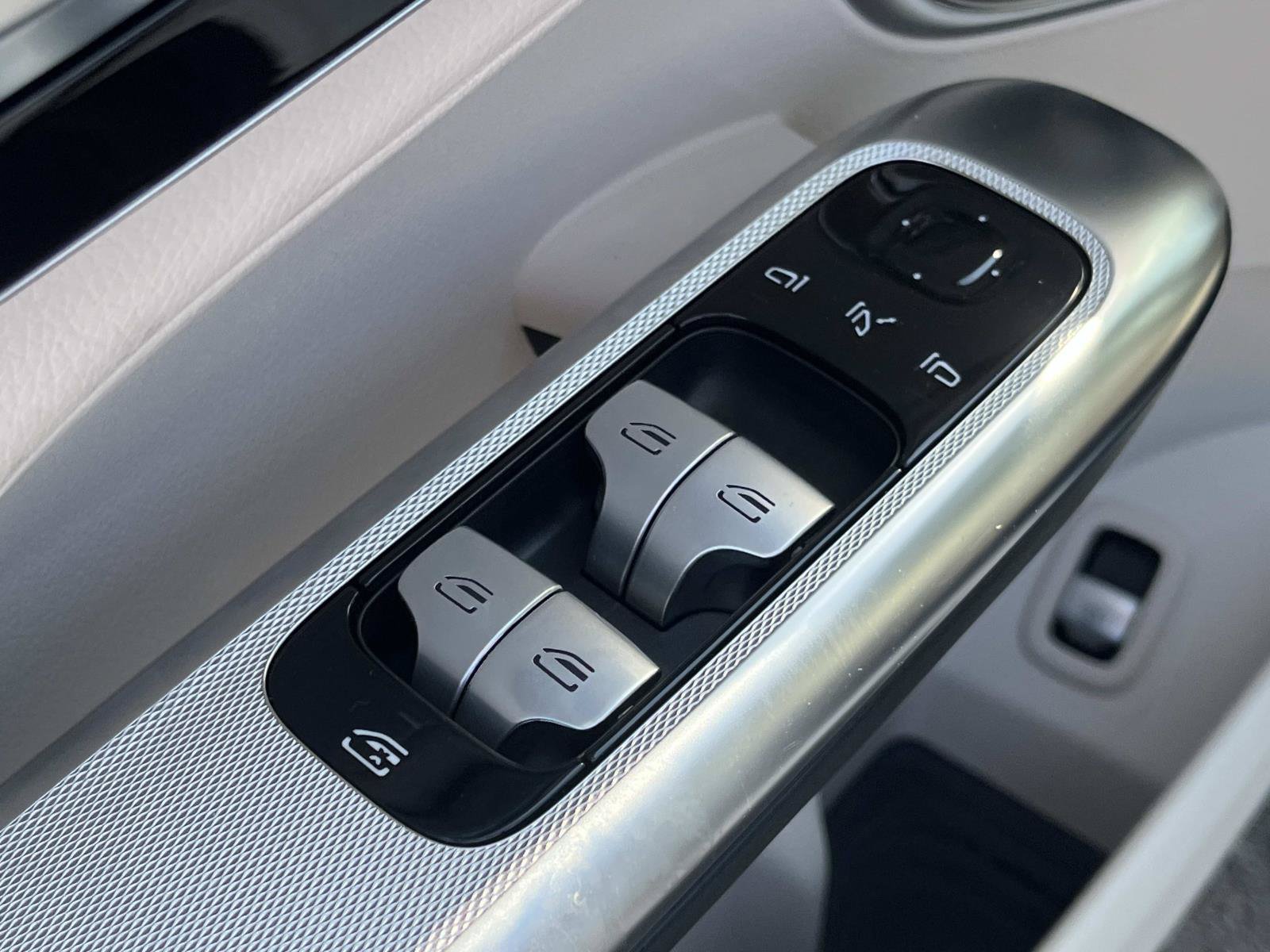 Certified 2025 Mercedes-Benz GLC 300 image 29