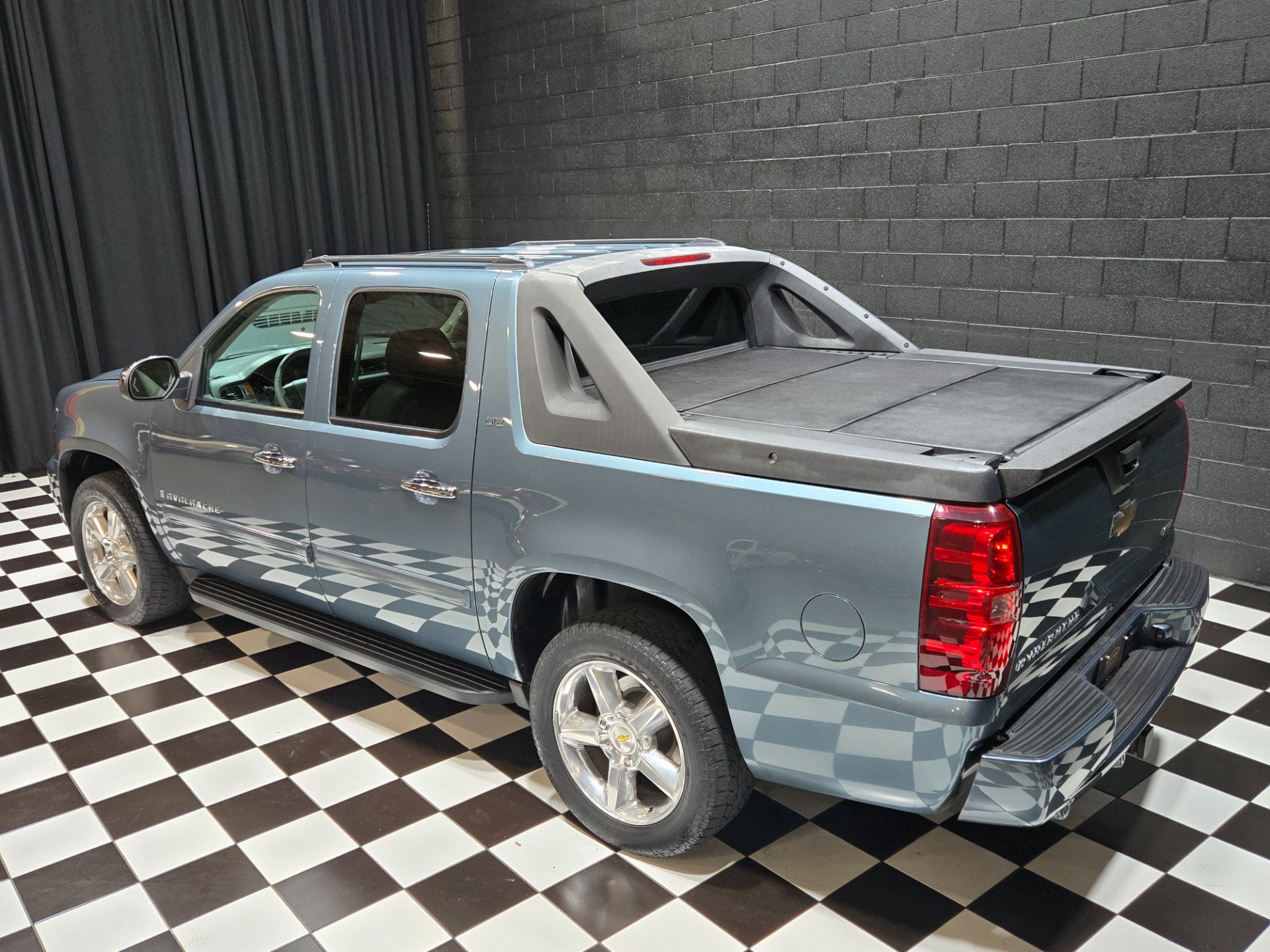 Used 2008 Chevrolet Avalanche LTZ w/ LTZ Preferred Equipment Group image 3