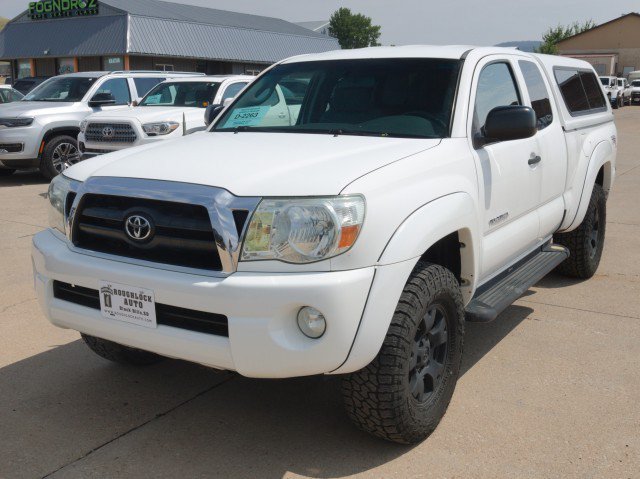 Used 2008 Toyota Tacoma PreRunner RWD image 2
