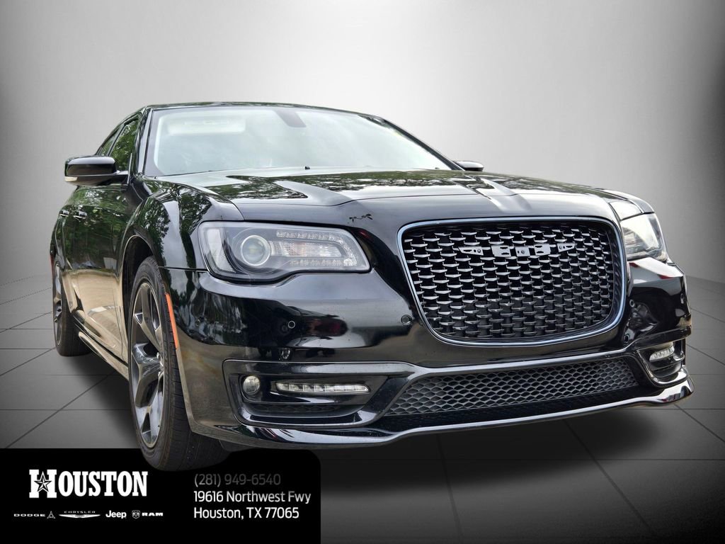 Used 2021 Chrysler 300 Touring L image 3