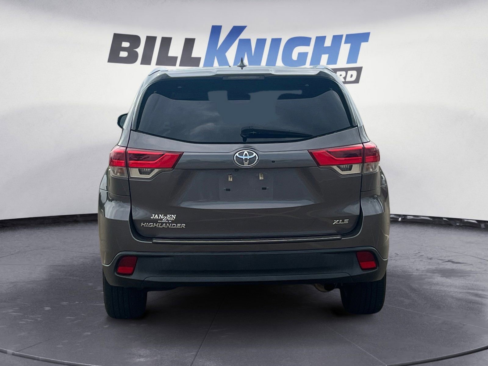 Used 2018 Toyota Highlander XLE image 4