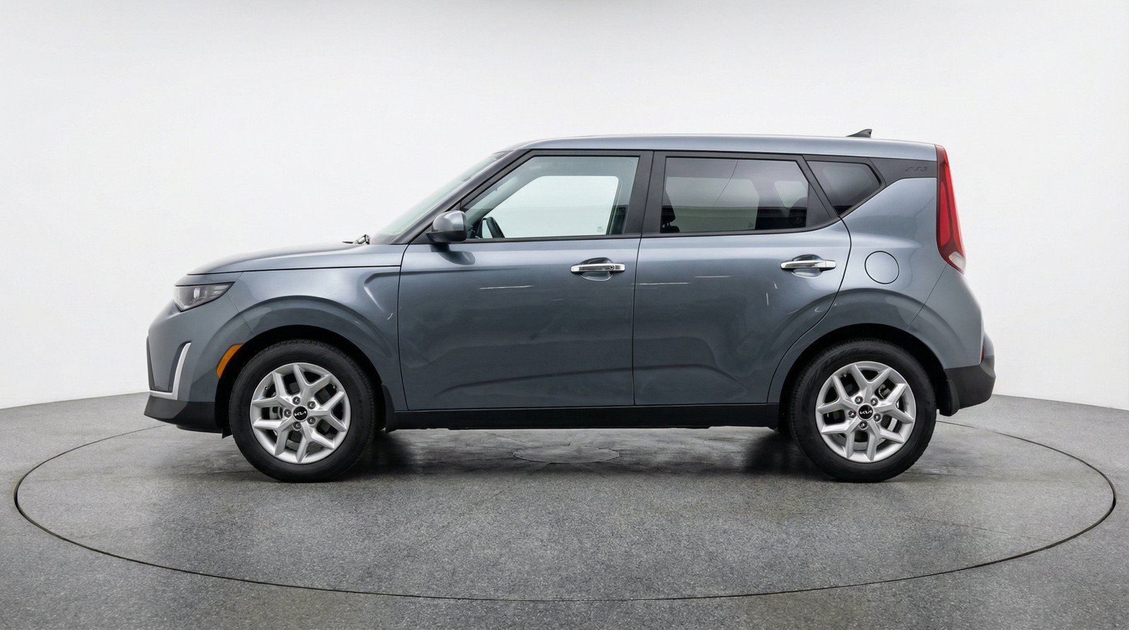 Used 2025 Kia Soul LX w/ LX Technology Package FWD image 5