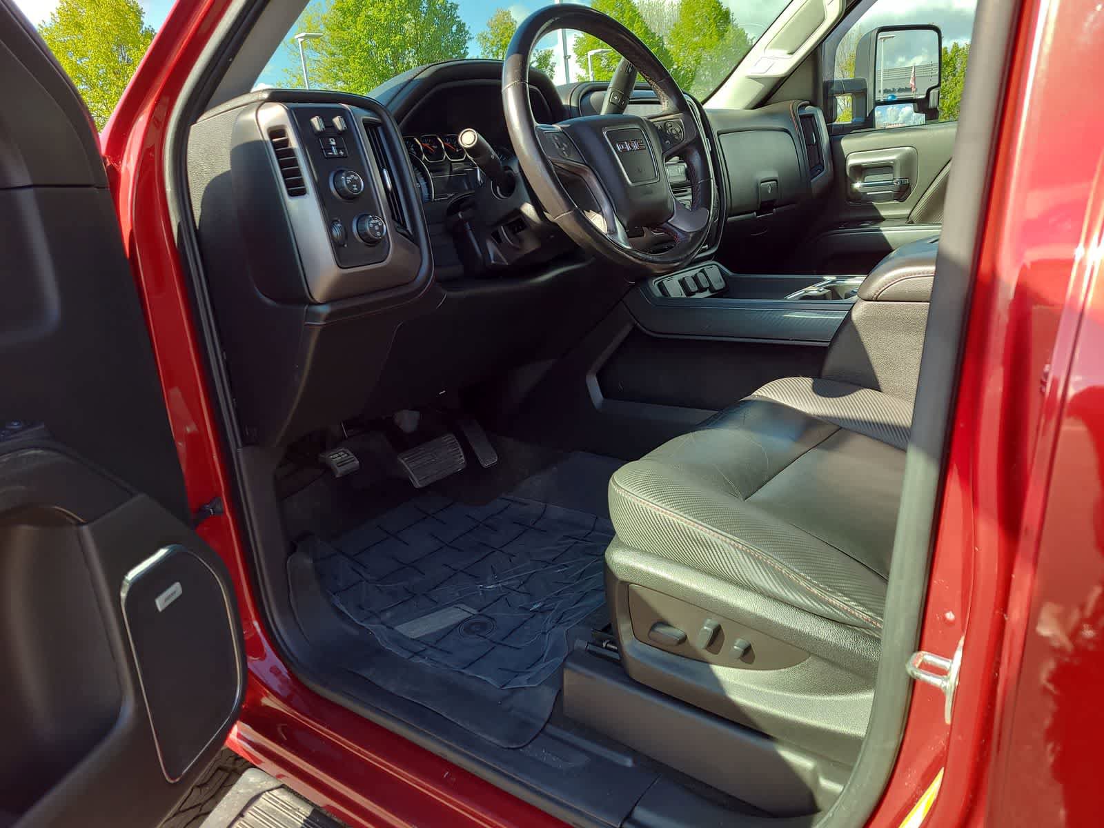 Used 2018 GMC Sierra 1500 SLT w/ All Terrain Package AWD/4WD image 10