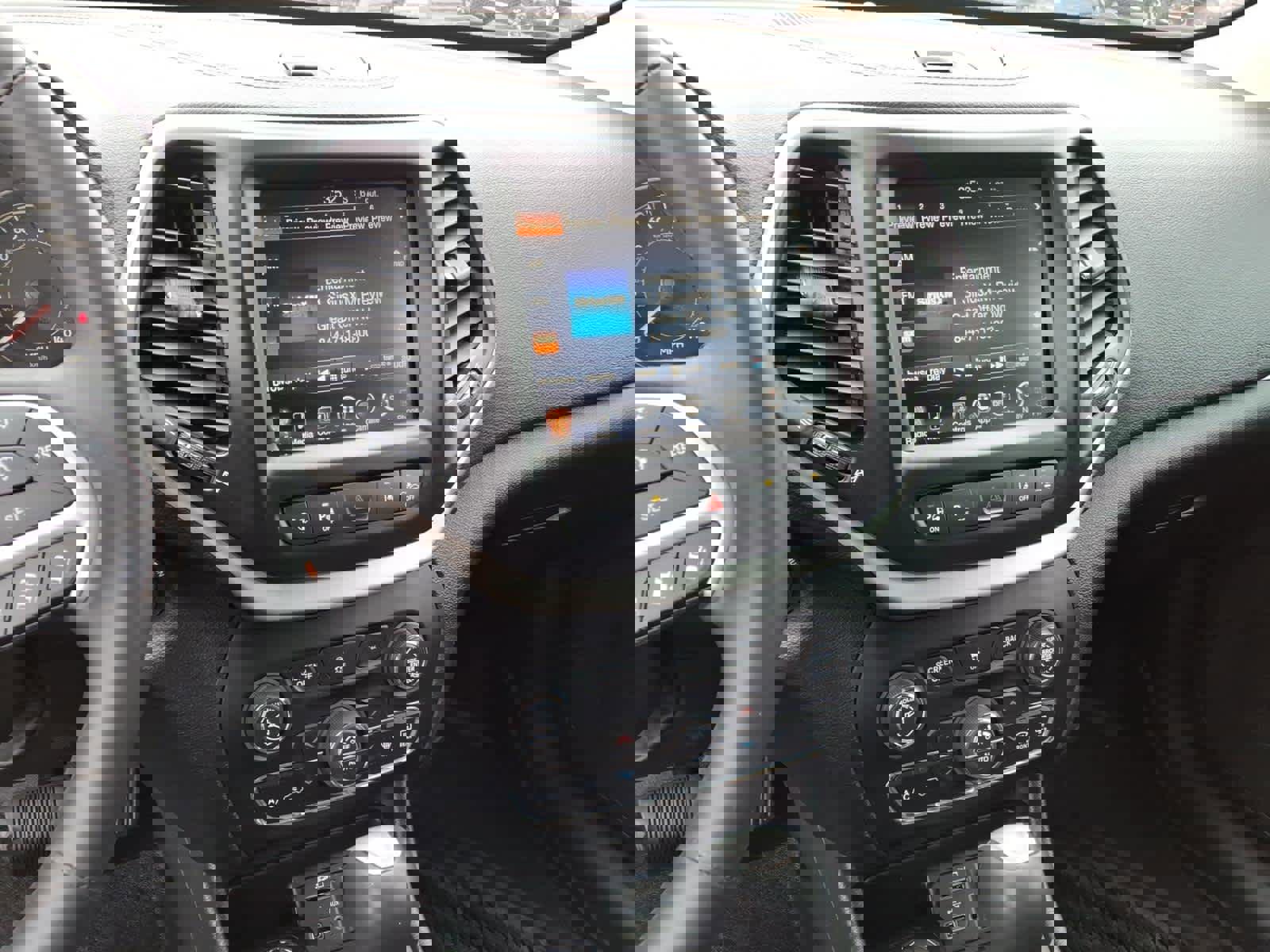 Used 2014 Jeep Cherokee Trailhawk w/ Technology Group image 9