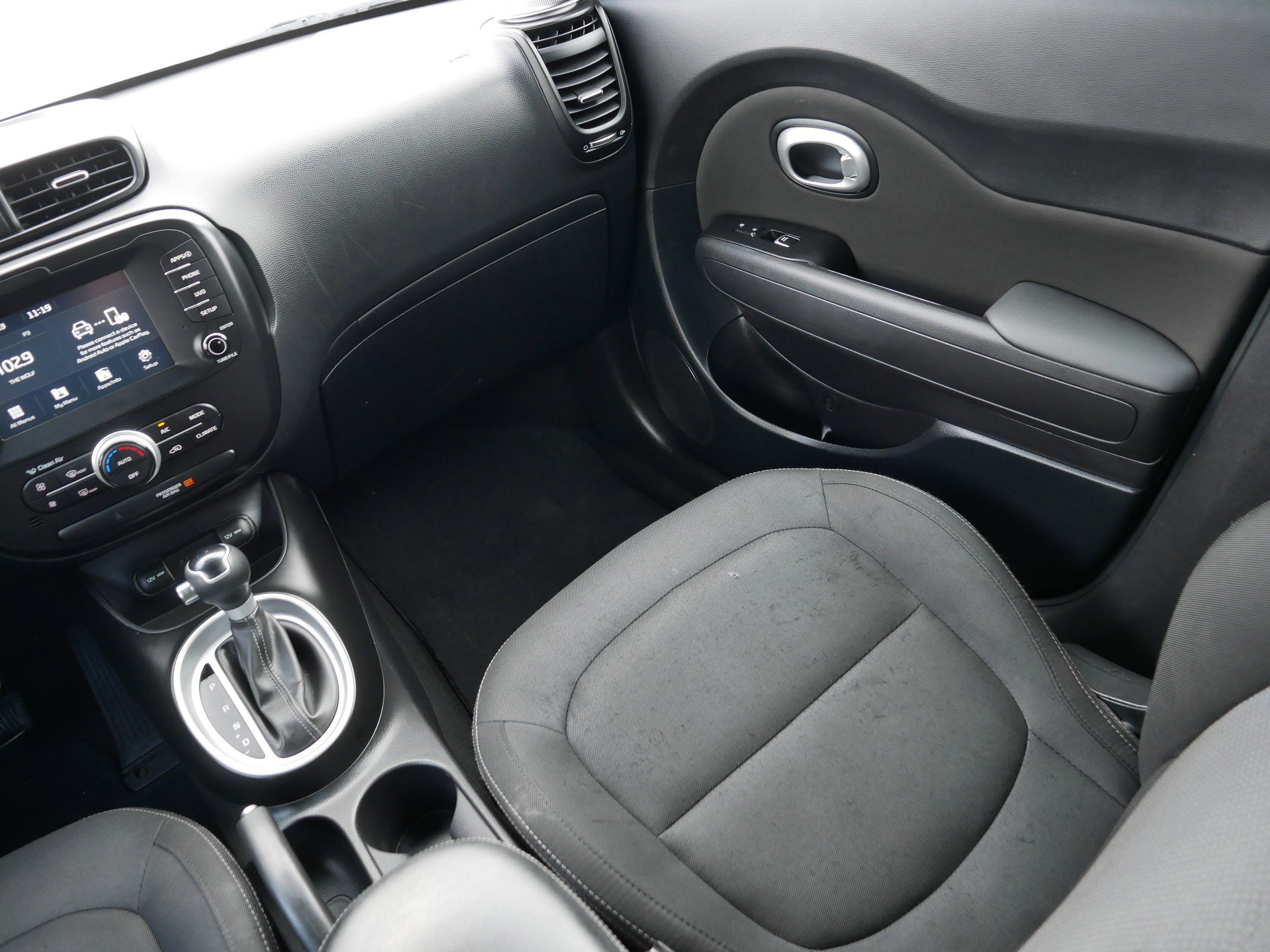 Used 2018 Kia Soul + image 11