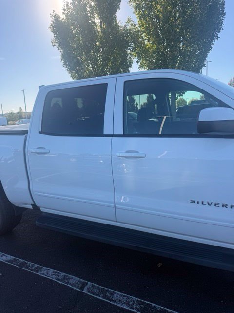 Used 2018 Chevrolet Silverado 1500 LT w/ LT Eassist Package AWD/4WD image 4