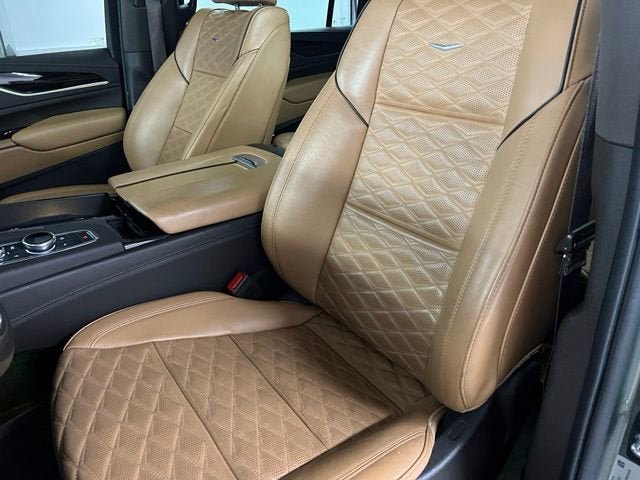 Certified 2023 Cadillac Escalade ESV Premium Luxury AWD/4WD image 16