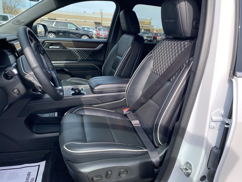 Used 2025 GMC Acadia Denali w/ LPO, Floor Liner Package AWD/4WD image 11