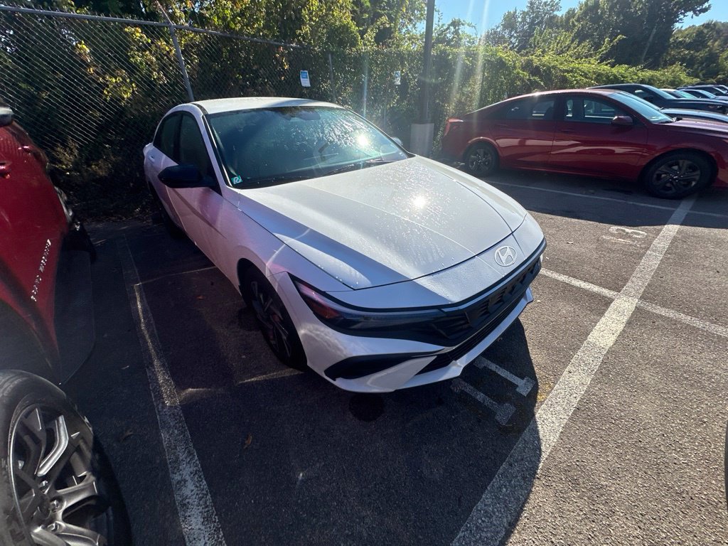 Used 2025 Hyundai Elantra Sport FWD image 1
