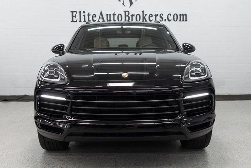 Used 2023 Porsche Cayenne Platinum Edition image 3
