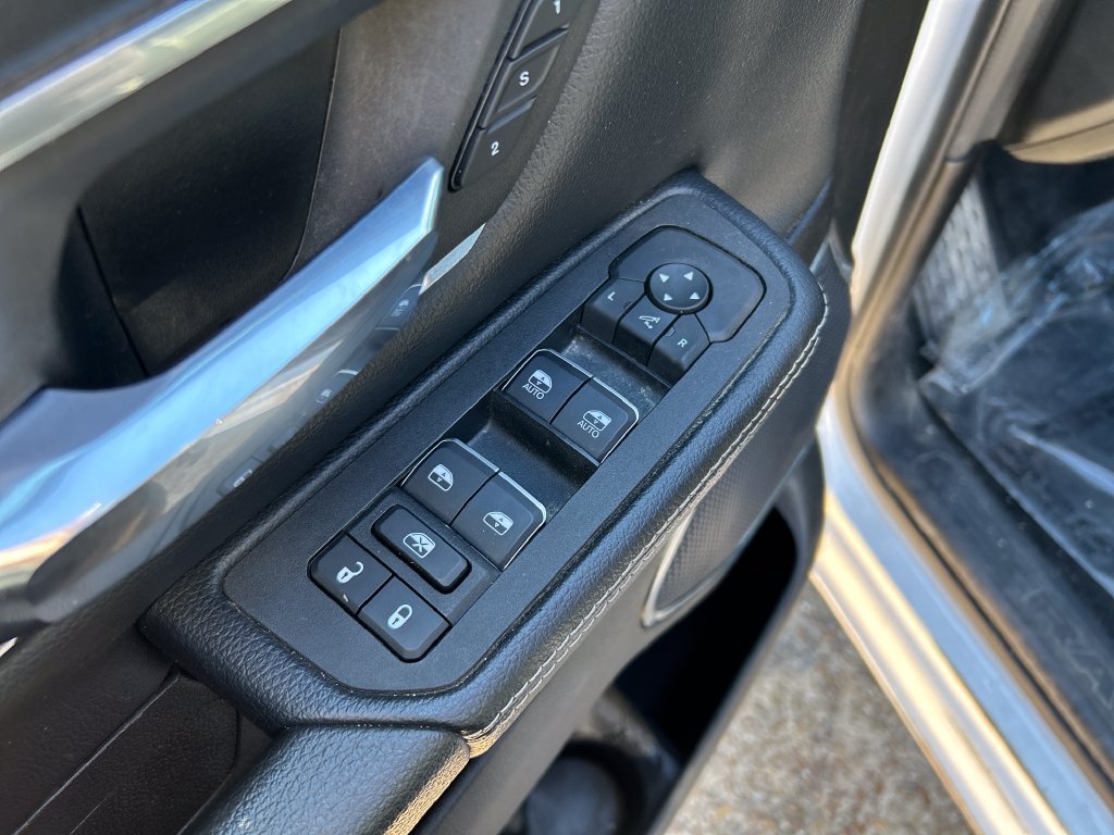 Used 2025 RAM 1500 Laramie AWD/4WD image 12