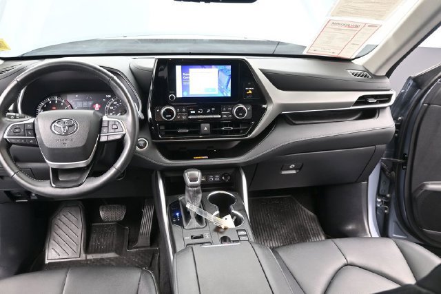 Used 2024 Toyota Highlander XLE AWD/4WD image 31
