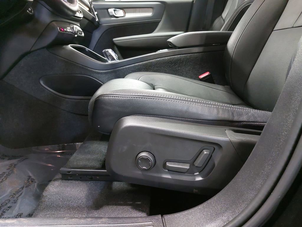 Used 2024 Volvo XC40 B5 Plus w/ Climate Package AWD/4WD image 29