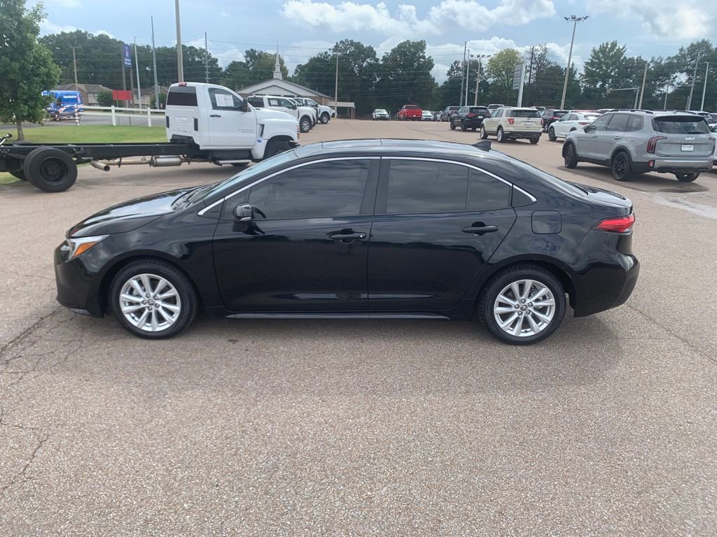 Used 2023 Toyota Corolla XLE image 4