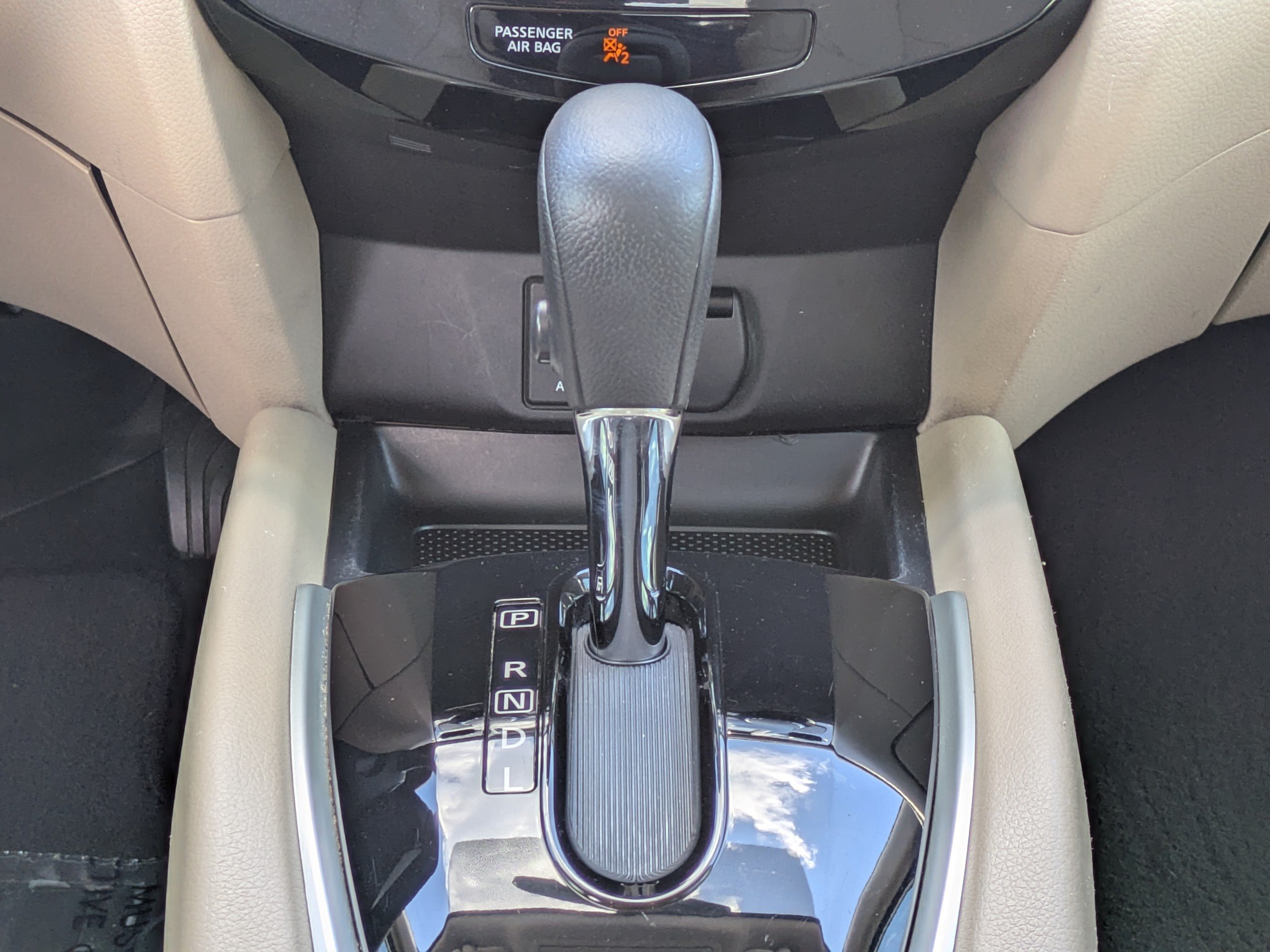 Used 2016 Nissan Rogue SL w/ SL Premium Package FWD image 18
