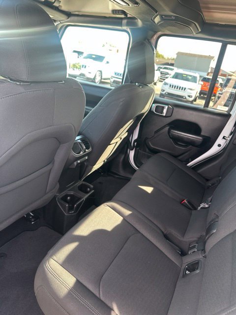 Used 2023 Jeep Gladiator Sport AWD/4WD image 19