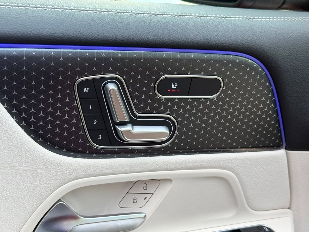 Used 2026 Mercedes-Benz GLB 250 image 4