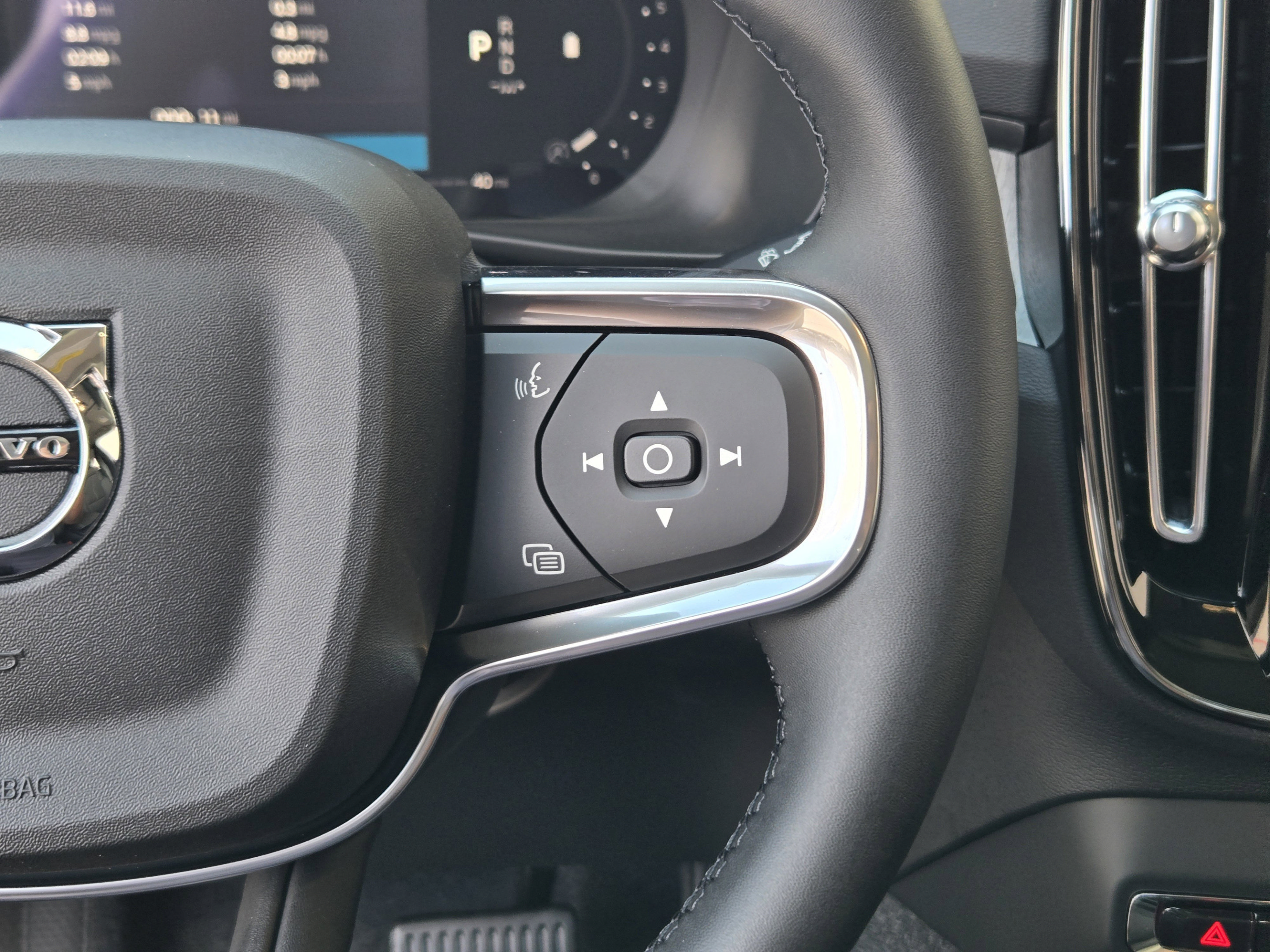 New 2026 Volvo XC40 B5 Core w/ Climate Package AWD/4WD image 25