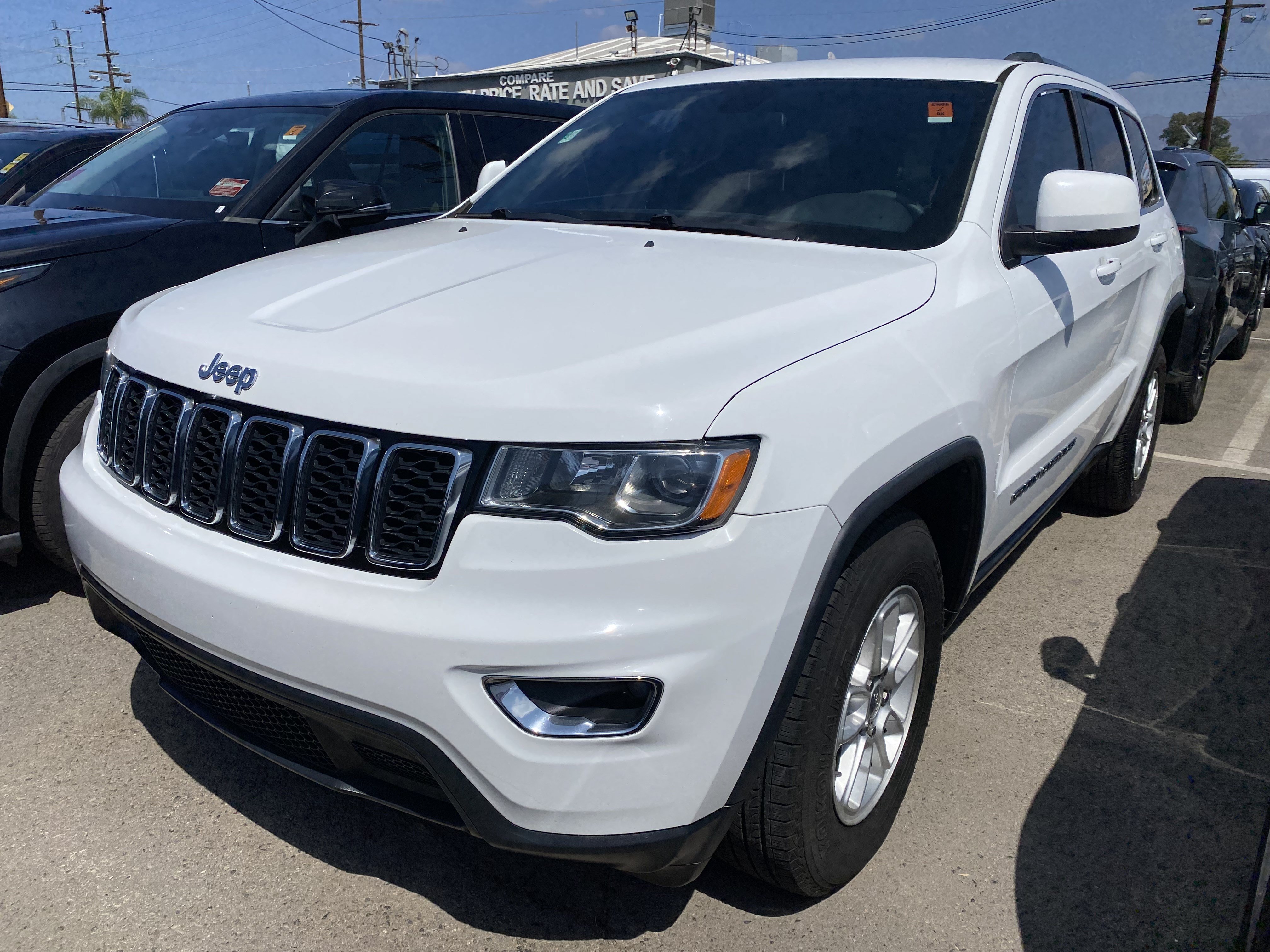 Used 2018 Jeep Grand Cherokee Laredo RWD image 2
