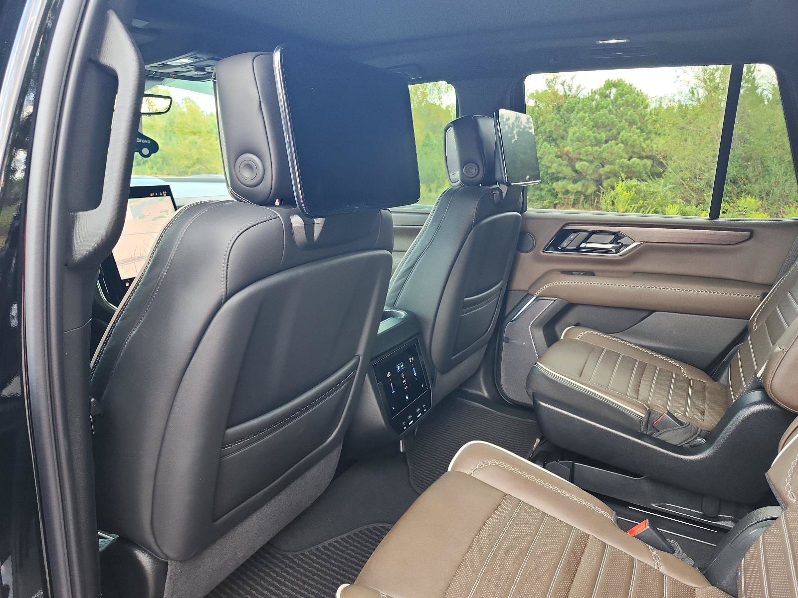 Certified 2025 GMC Yukon Denali Ultimate AWD/4WD image 15