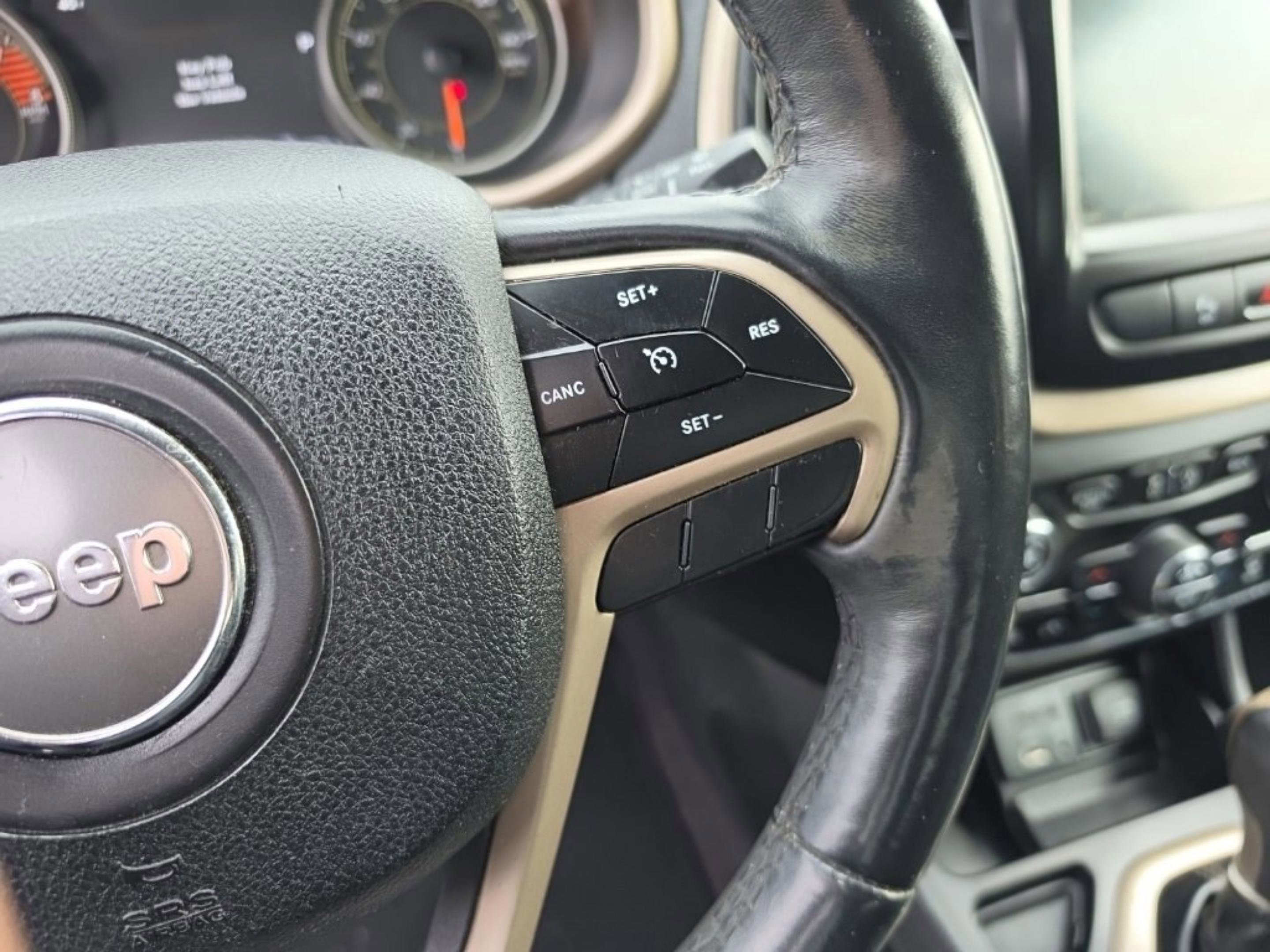 Used 2018 Jeep Cherokee Limited image 14