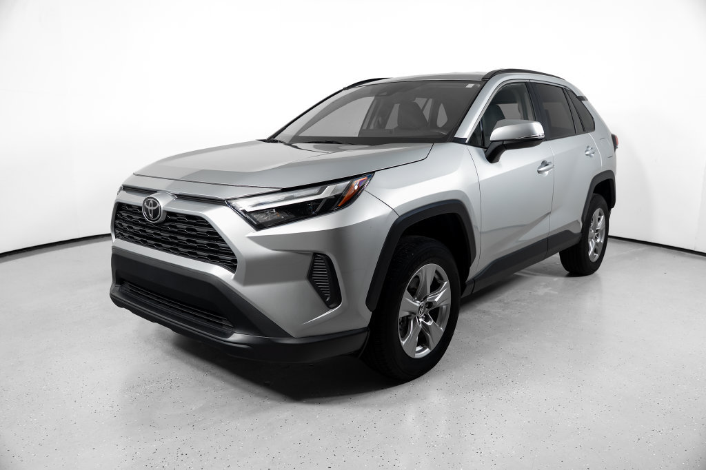 Used 2025 Toyota RAV4 XLE FWD image 14