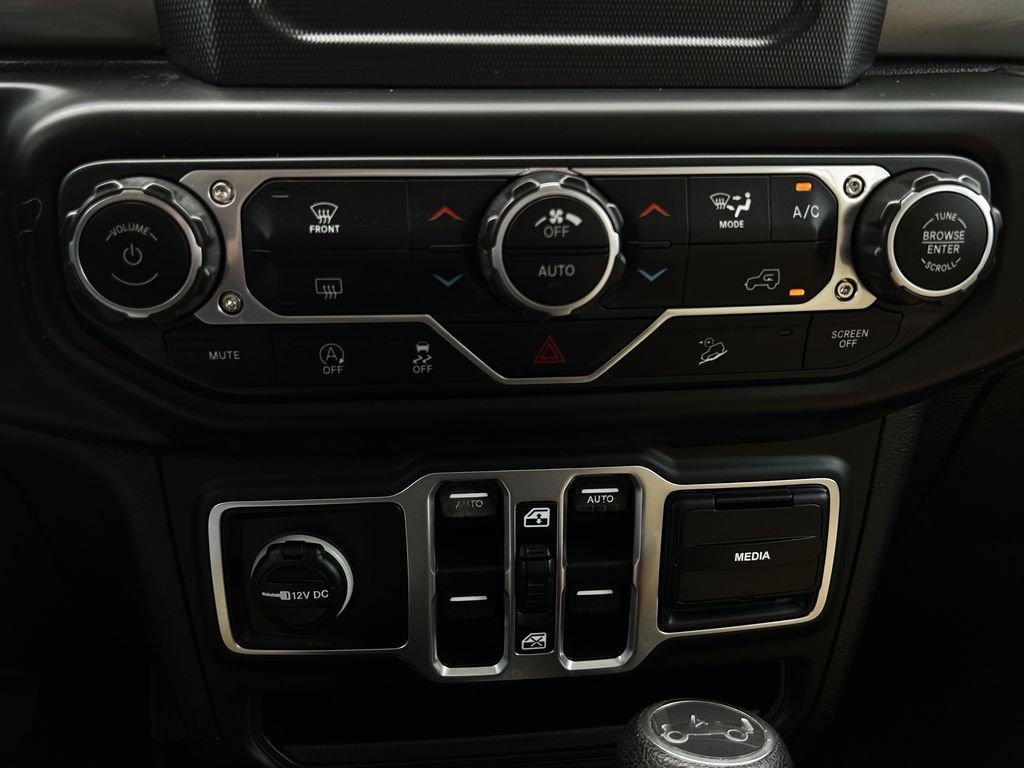 Used 2018 Jeep Wrangler Unlimited Sahara w/ LED Lighting Group image 20