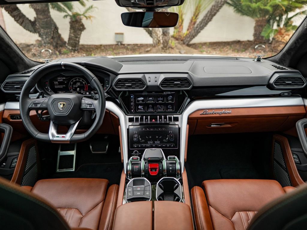 Used 2024 Lamborghini Urus S AWD/4WD image 7