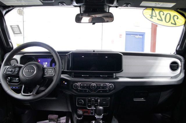 Used 2024 Jeep Wrangler Unlimited image 15