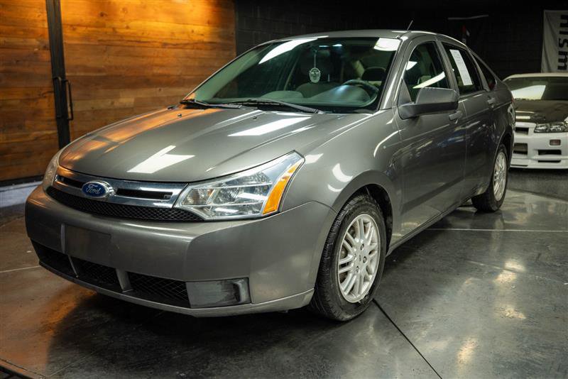 Used 2011 Ford Focus SE image 2