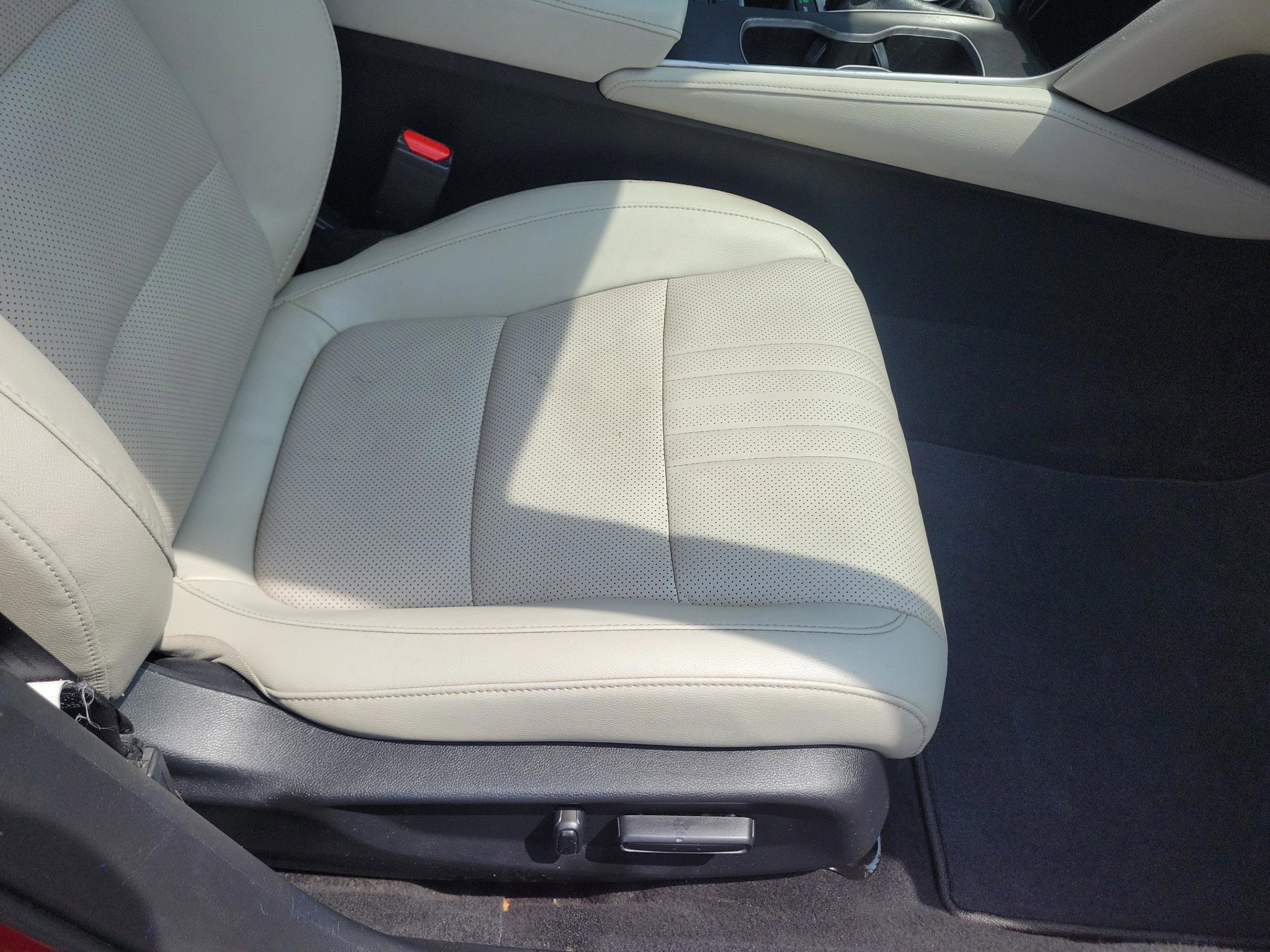 Used 2018 Honda Accord Touring image 19