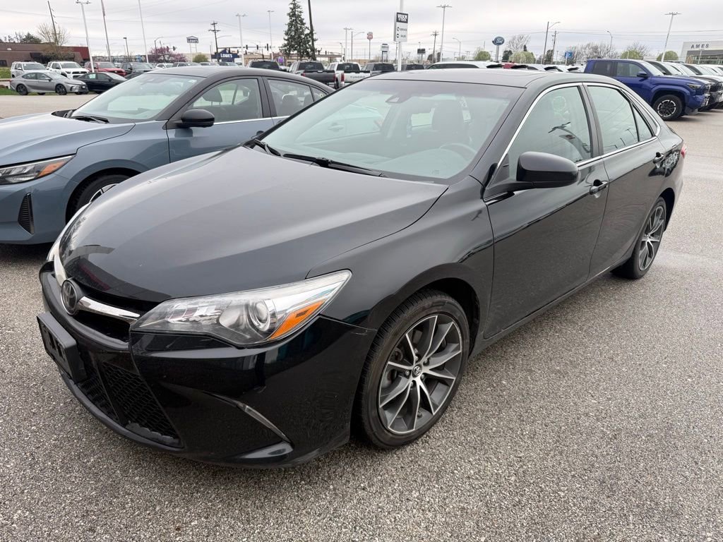 Used 2017 Toyota Camry XSE image 1