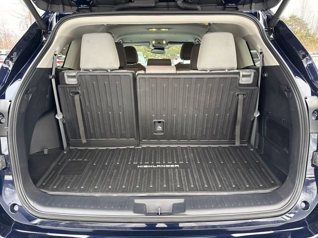 Used 2024 Toyota Highlander LE AWD/4WD image 13