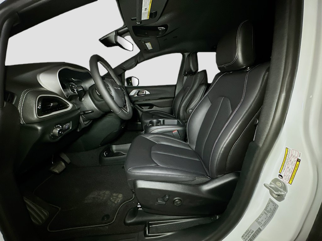 New 2026 Chrysler Pacifica Select FWD image 14