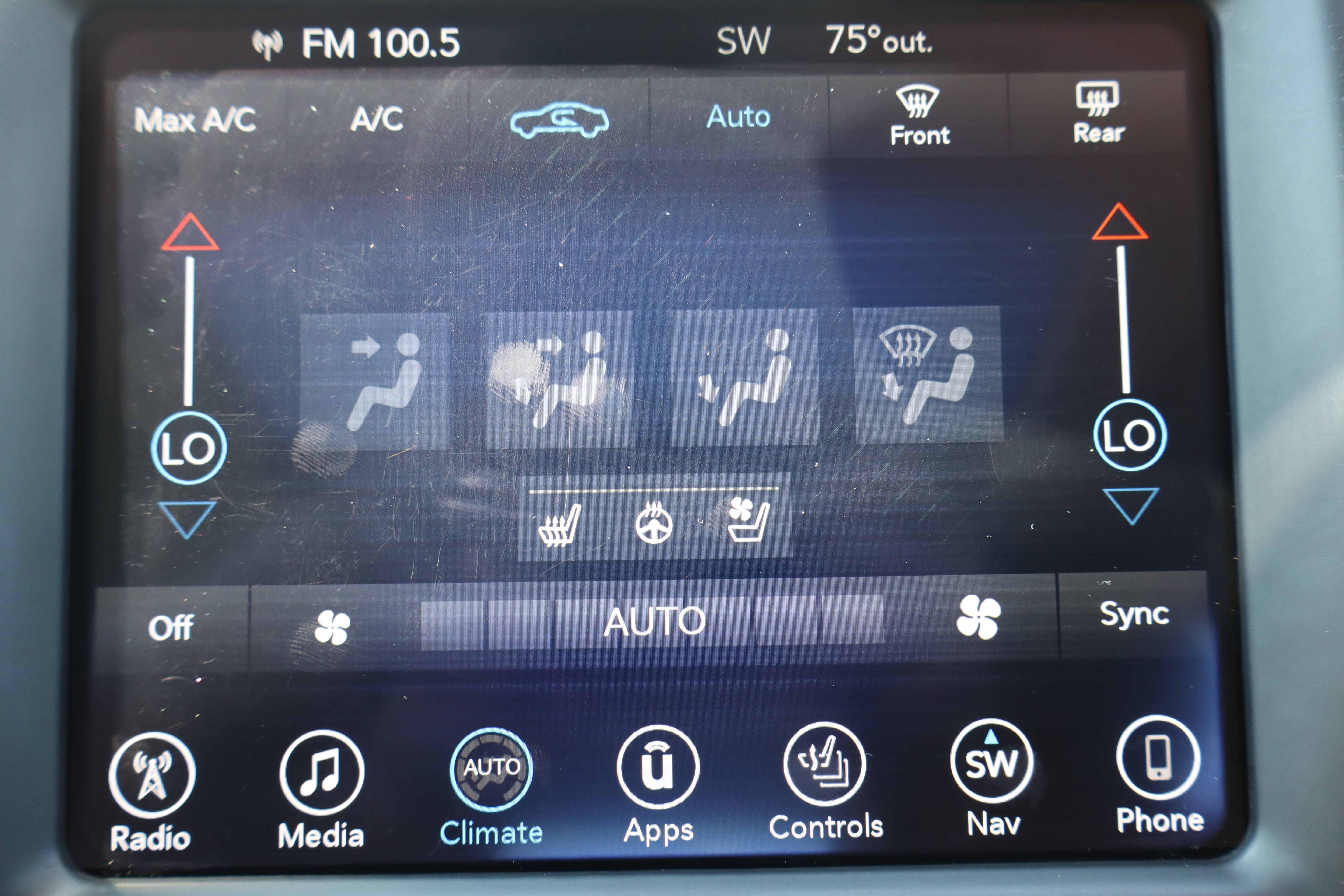 Used 2017 Chrysler 300 C AWD/4WD image 21