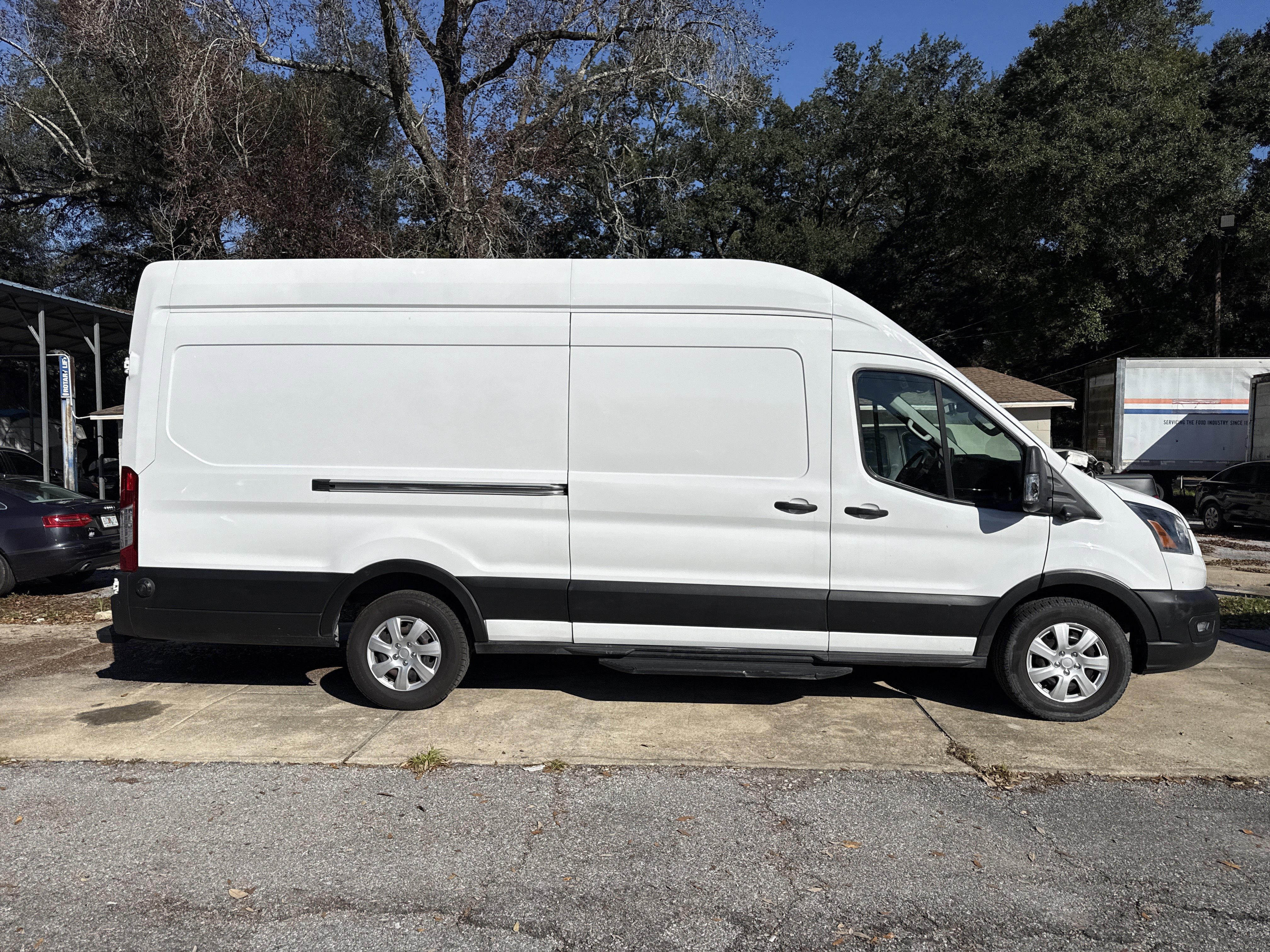 Used 2022 Ford E-Transit 148 High Roof Extended image 6