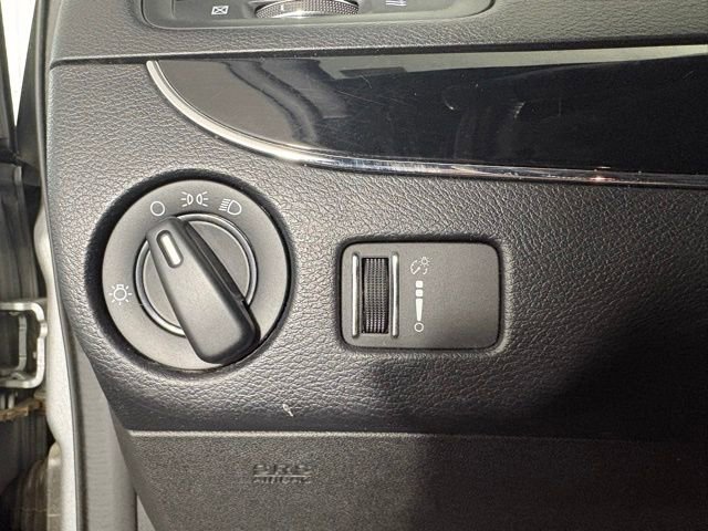 Used 2017 Dodge Grand Caravan SE image 16