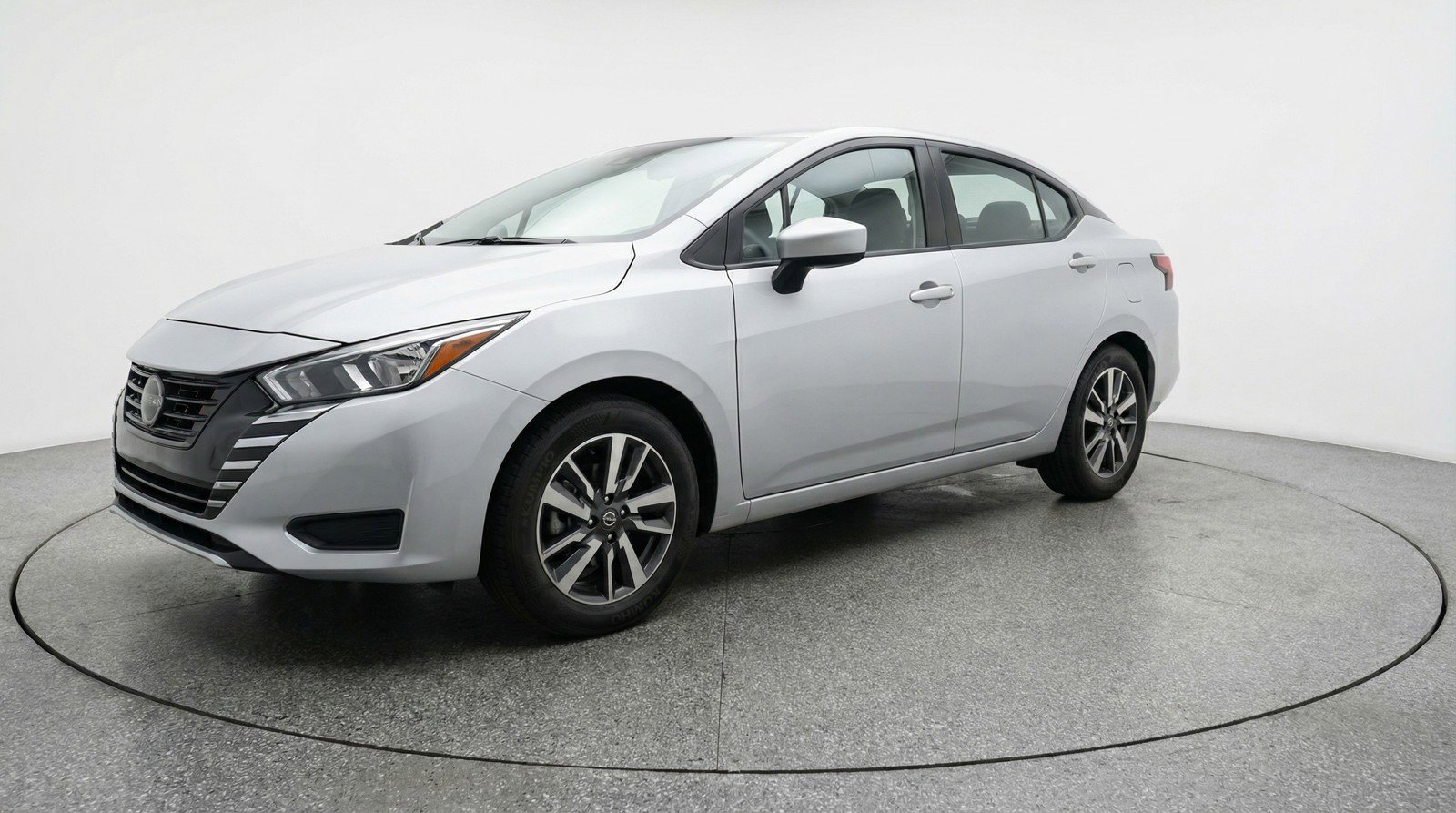 Used 2025 Nissan Versa SV image 3